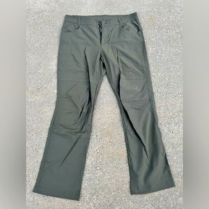 Columbia Men’s pants 34x30. Hiking, outdoors, lightweight